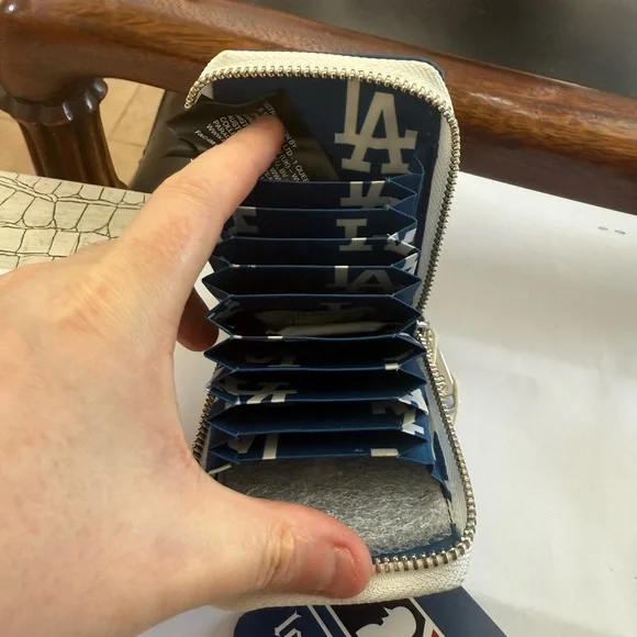 Loungefly MLB Los Angeles LA Dodgers Baseball Accordion Zip-Around Wallet - Picture 3 of 3
